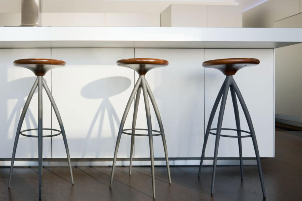 choosing bar stool without backrests